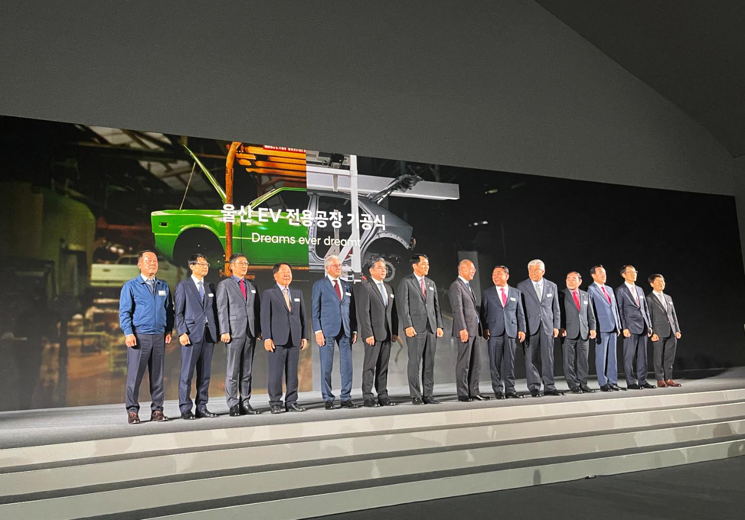 Giorgetto and Fabrizio Giugiaro invited to the opening of Hyundai's new plant in Ulsan, dedicated to electric vehicles
